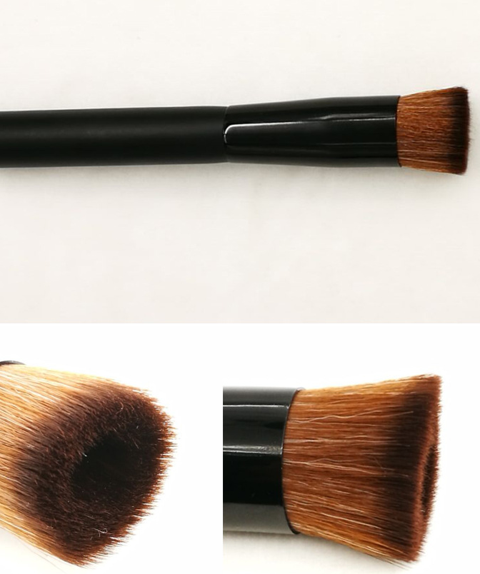 Pinceau fond de teint contour en bois de frêne
